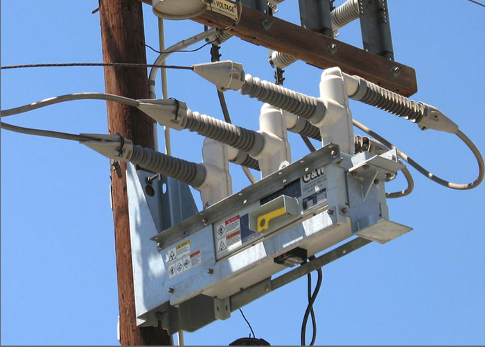 G&W Electric Viper-ST recloser with Z modules on a pole with the sky in the background